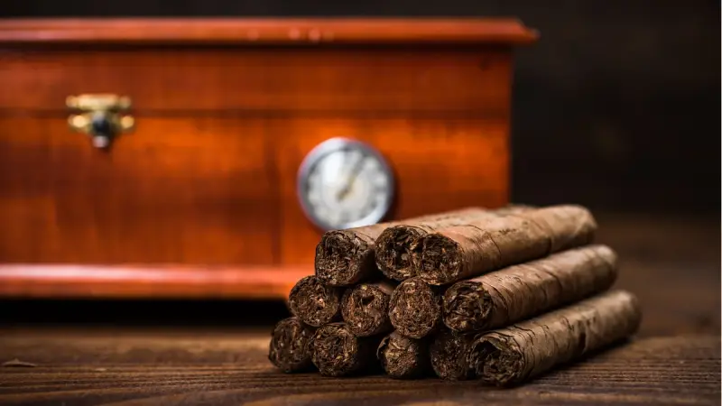 storing-cigars-in-a-humidor.png