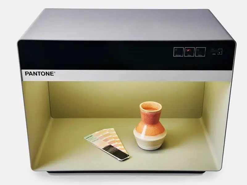 Color booth for multi-light visual inspection