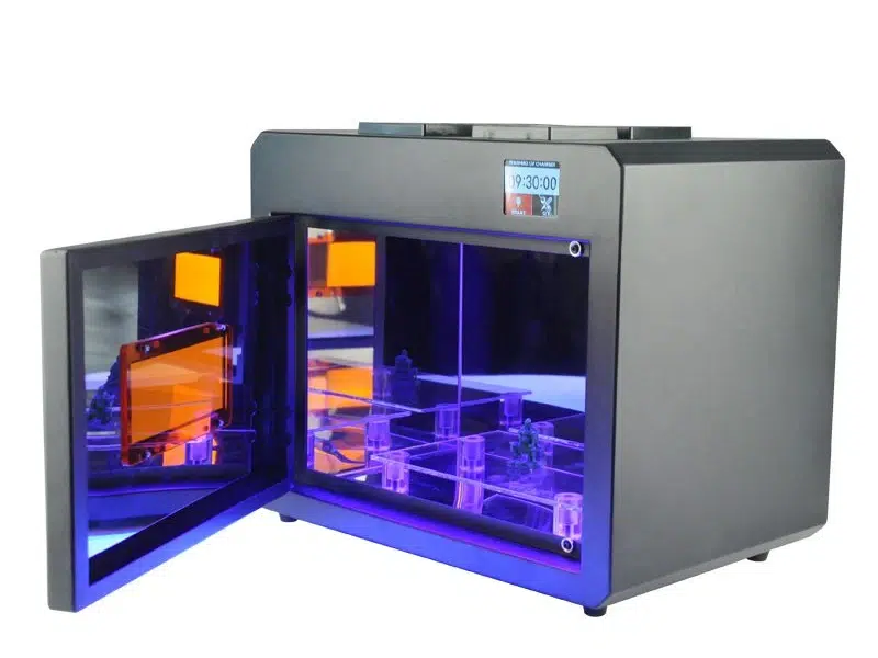 Controlled curing chamber with piano lacquered panels