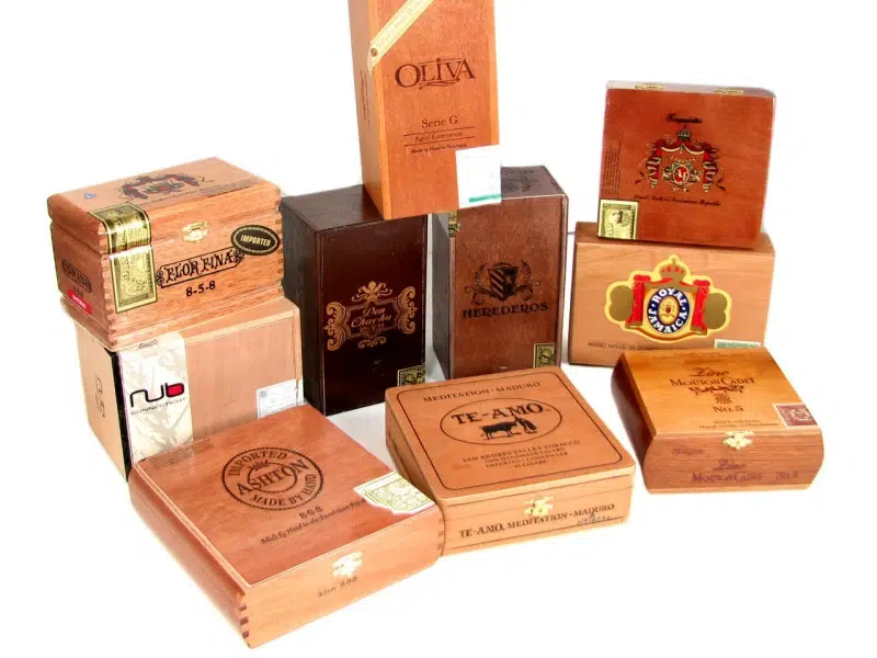 Cajas de puros de madera exótica que reflejan el patrimonio cultural