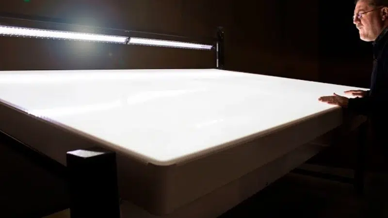 Inspección de la superficie lacada bajo luz LED