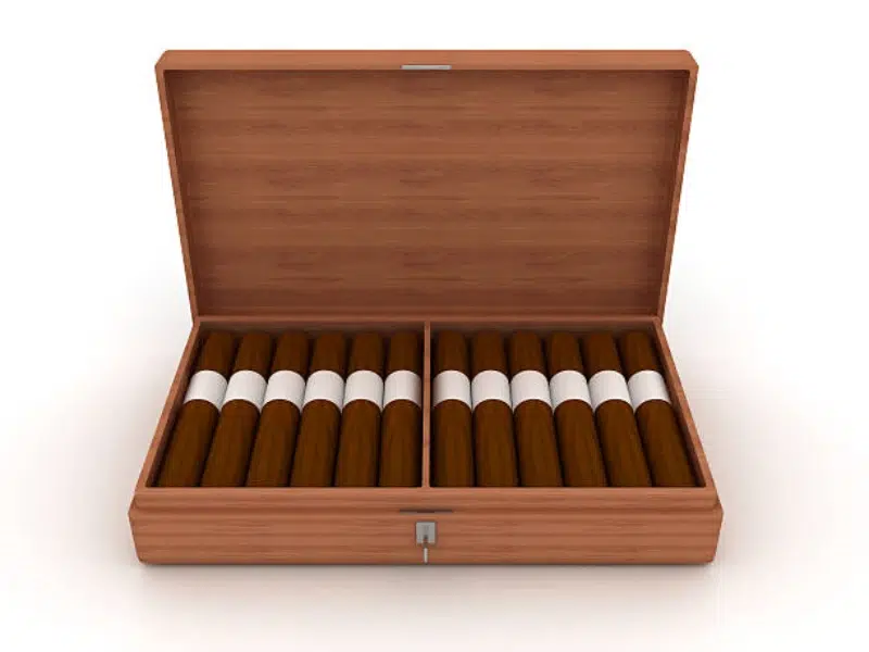 Cigar box sealing mechanism and humidity retention