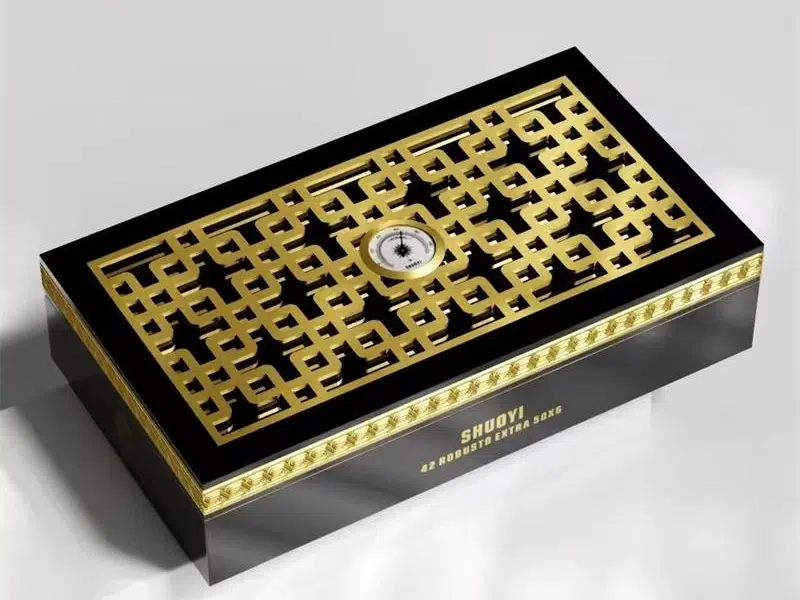 Luxury cigar box with engraving and gold stamping