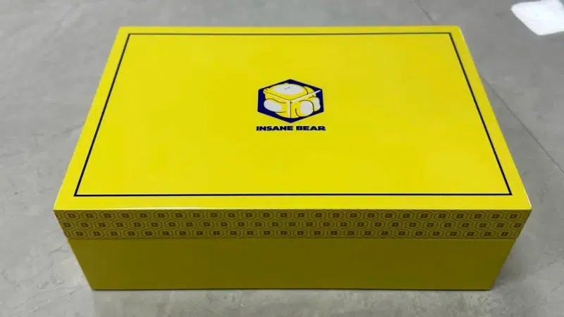 Caja de madera con acabado de espejo