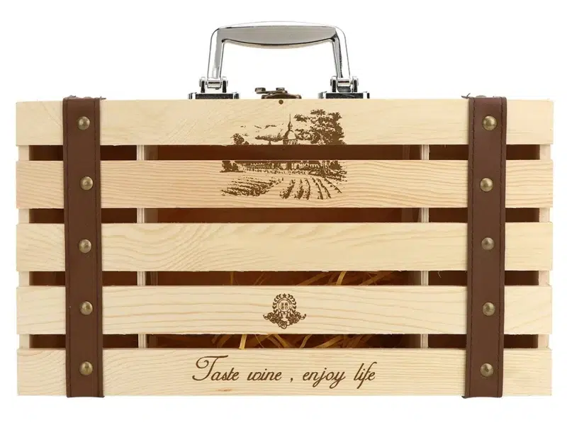 Caja de vino de madera con superficie sellada y lijada lista para el acabado