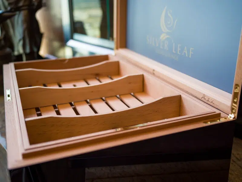 luxury-spanish-cedar-cigar-tray