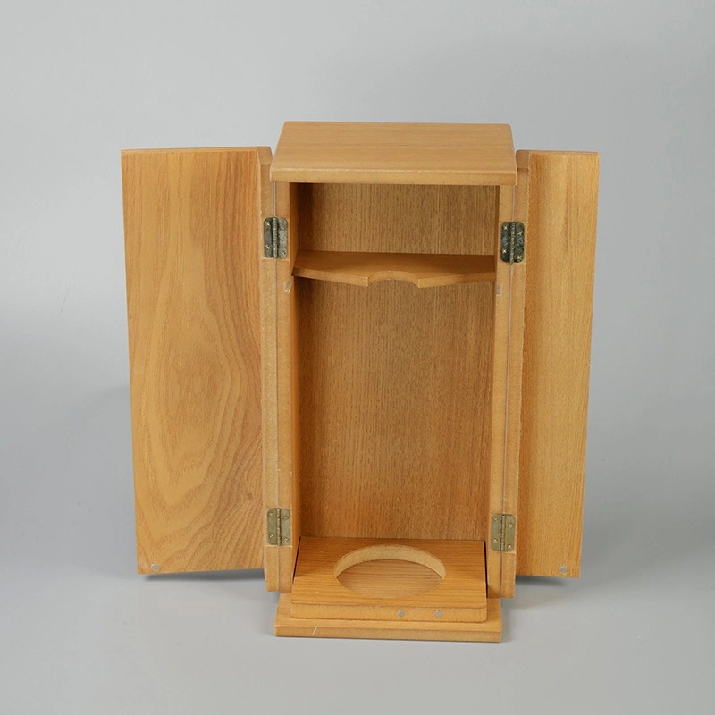 Interior of Château Liversan wooden whisky box with bottle holder and shelf