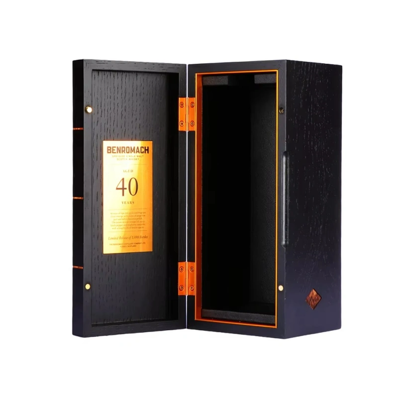 Benromach 40 years whisky box open view