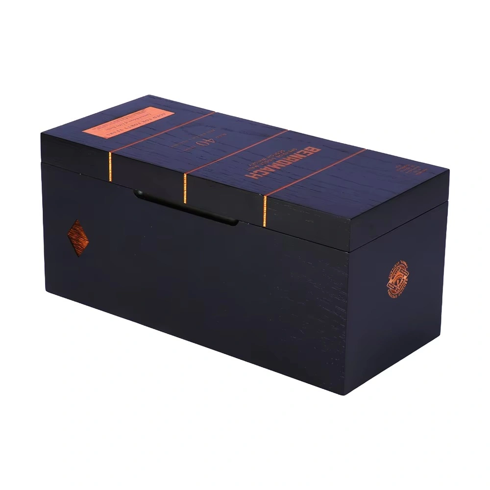 Closed Benromach 40 whisky gift box