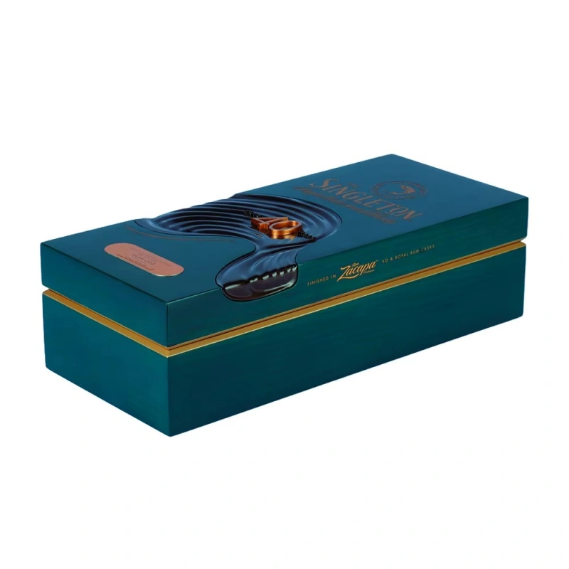 The Singleton 40 whisky box in horizontal layout